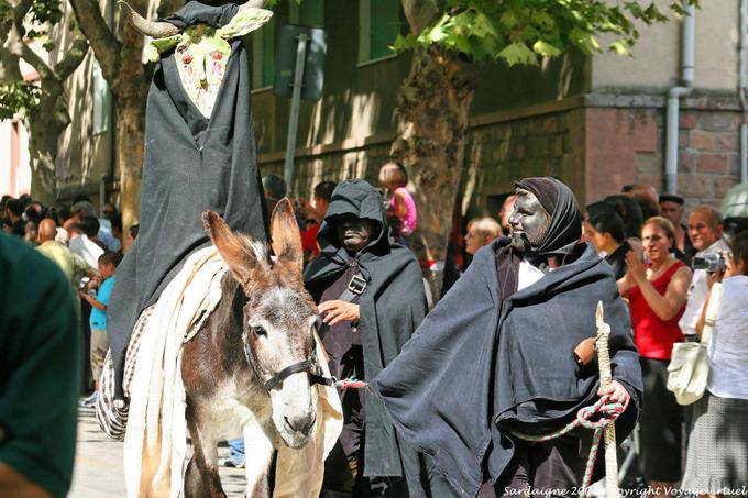 Nuoro, Festa del Redentore, sos Maimones of Onieri smiling donkey - Sardinia