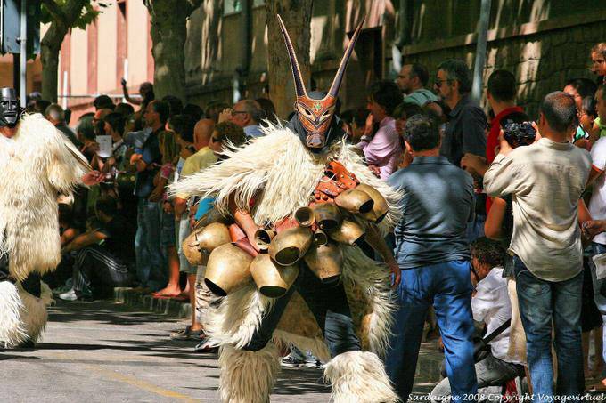 Nuoro, Festa del Redentore, sos Merdules Bezzos of Otzana, pointed horns - Sardinia