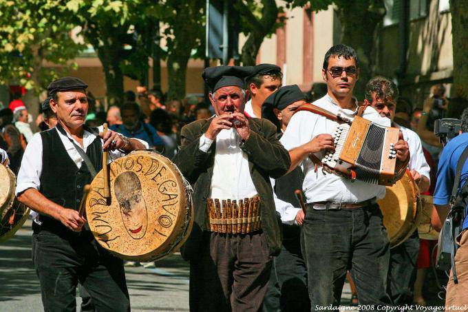 Nuoro, Festa del Redentore, Tamburinos Gavoi, tin whistle player - Sardinia