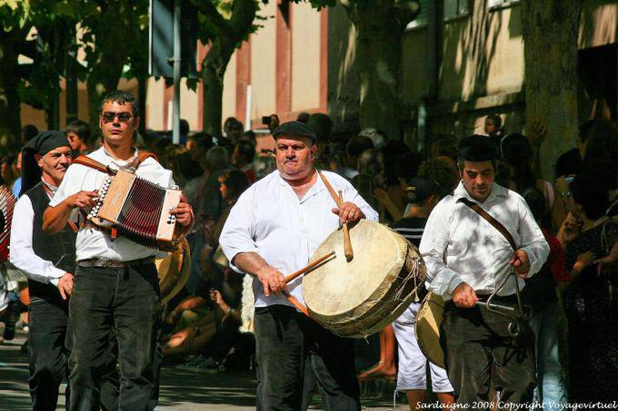 Nuoro, Festa del Redentore, Tamburinos Gavoi, drum and triangle - Sardinia
