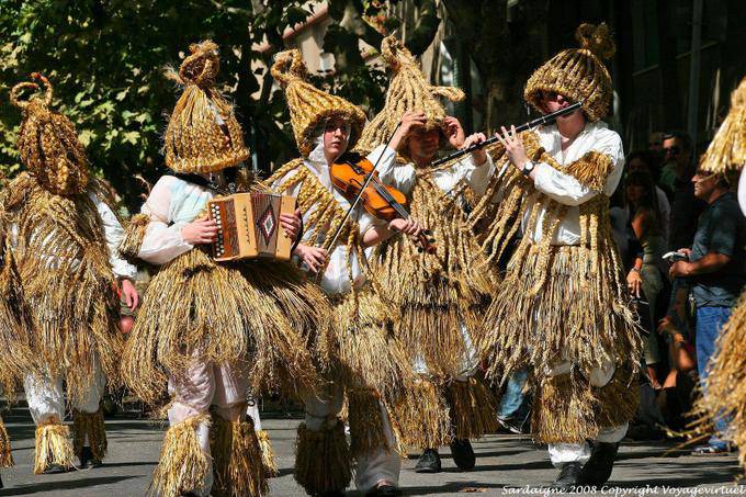Nuoro, Festa del Redentore, vegetable traditional dress - Sardinia