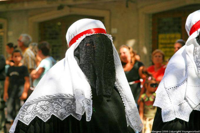 Nuoro, Festa del Redentore, black lace veil - Sardinia
