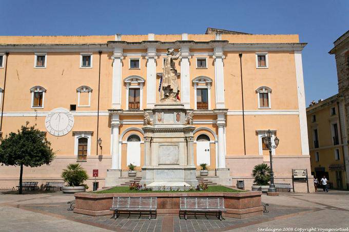 Oristano, Piazza Eleonora, statue and San Vincenzo - Sardinia