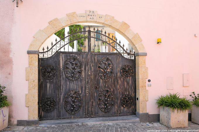 Carved wrought iron gate, Oristano, via Aquila - Sardinia
