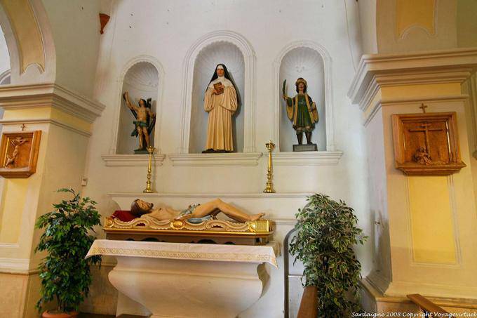 Orosei Chiesa San Giacomo, lying and statues - Sardinia