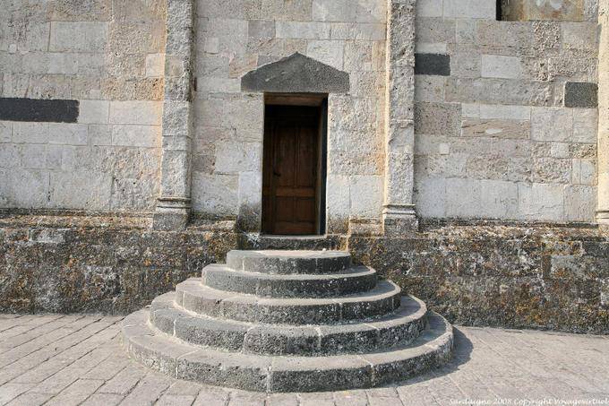 Santa Giusta, rounded steps, Basilica Santa Justa Romanica - Sardinia