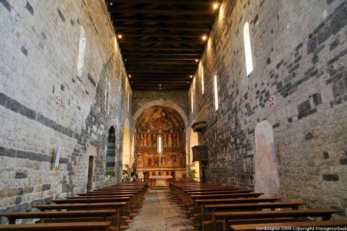 Basilica della Santissima Trinita di Saccargia, the church's nave - Sardinia