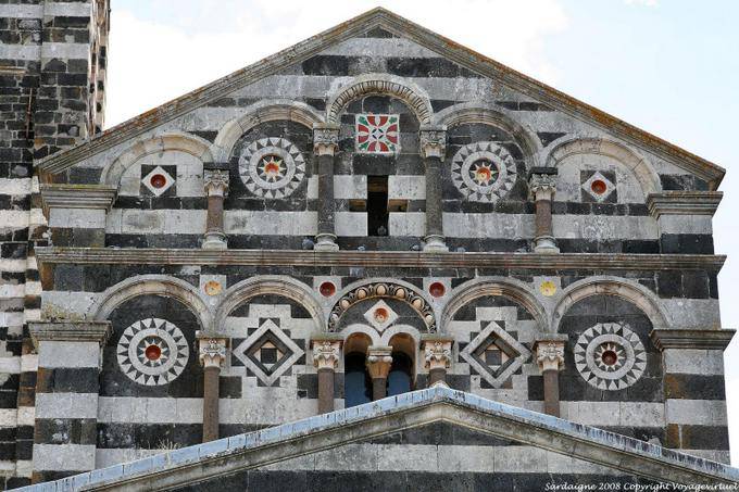 Basilica della Santissima Trinita di Saccargia, zoom on decorating the top of the facade - Sardinia