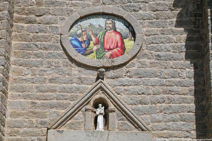 Statue and mosaic Lux Mundi, San Pietro cathedral, Tempio Pausania - Sardinia