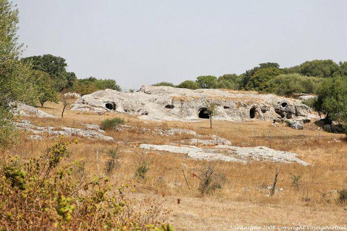 Villanova Monteleone, caves Site nuragical - Sardinia