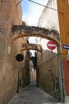 Sassari, via Margherita di Castelvi, support arches in the forbidden lane, Sardinia.