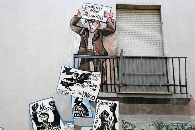 Orgosolo, the protester paints on faux balcony - Sardinia