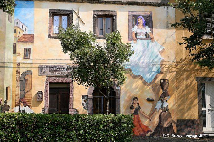Tinnura, water carrier, murals - Sardinia