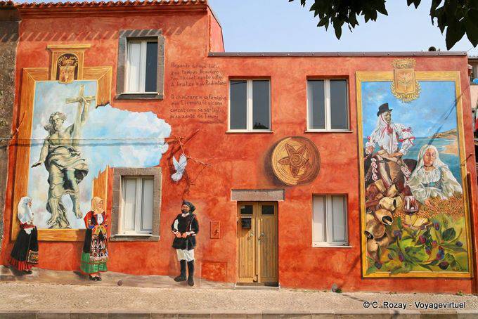 Tinnura, Christ the Redeemer and period costumes, murals - Sardinia