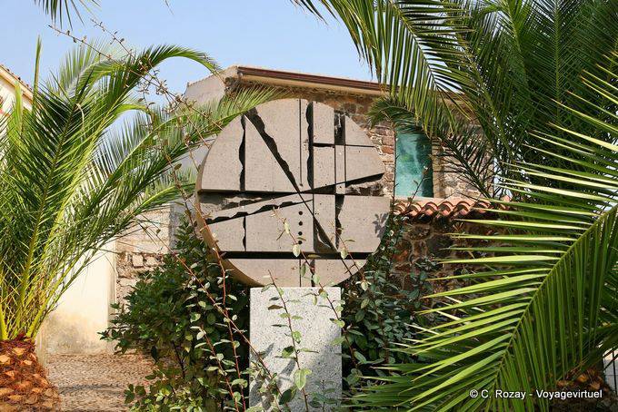 Tinnura, broken sun, monumental work - Sardinia