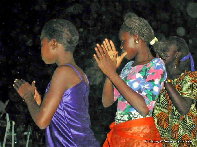 Dancers clapping their hands - Senegal