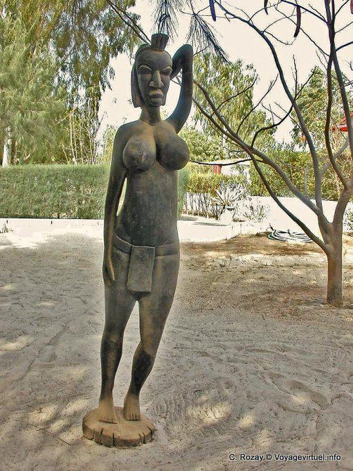 Woman statue in the hotel garden to Foundiougne - Senegal