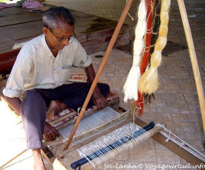 Artisan at the loom, Beruwela - Sri Lanka Ceylon