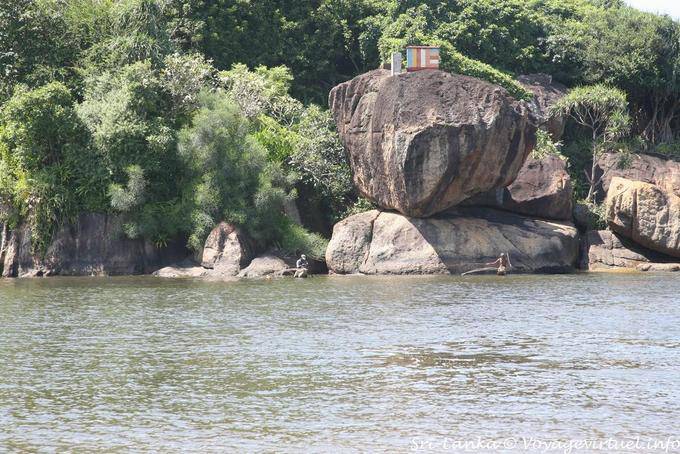 Temple of rock, Bentota Ganga, Beruwela - Sri Lanka Ceylon