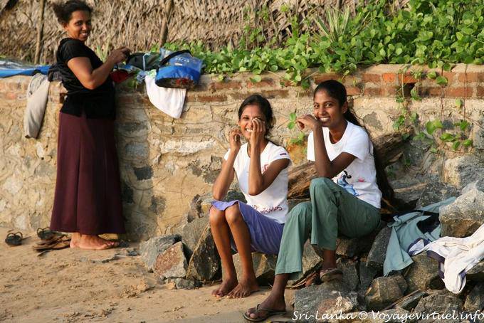 Hilarious Sinhalese family on the beach, Beruwela - Sri Lanka Ceylon