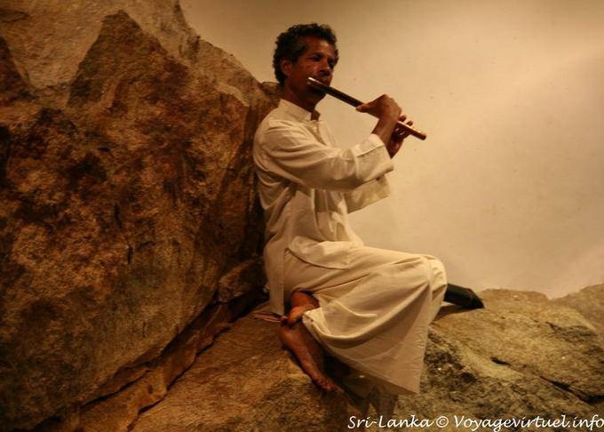 Flute player at the entrance of the Hotel Heritance Kandalama - Sri Lanka Ceylon