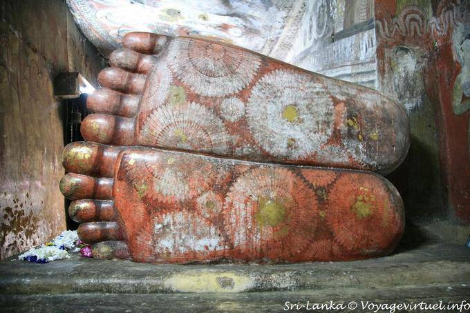 Soles of the Reclining Buddha, Devaraja lena, Raja Maha Dambulla - Sri Lanka Ceylon