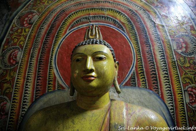 Portrait of Buddha lotus, Raja Maha Vihara, Dambulla - Sri Lanka Ceylon