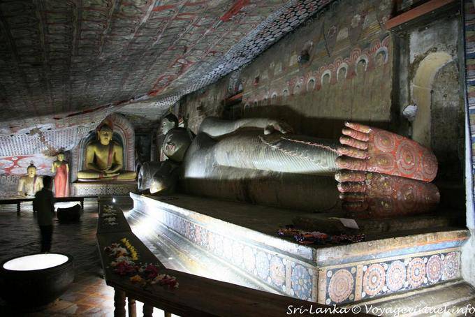 From feet to head, reclining Buddha, Devaraja lena, Dambulla cave temple - Sri Lanka Ceylon