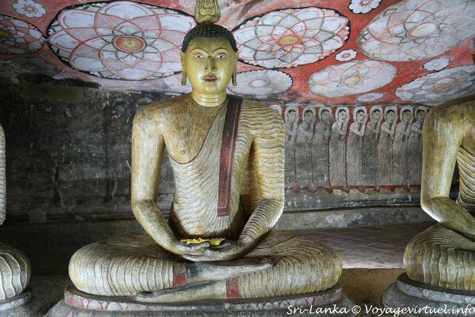 Stylized lotus ceiling and Buddha in meditation, Dambulla cave temple - Sri Lanka Ceylon