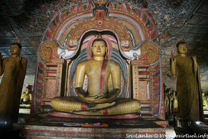 Buddha under the arc of the Dragon, Maha Viharaya Alut, Golden Rock Temple, Dambulla - Sri Lanka Ceylon