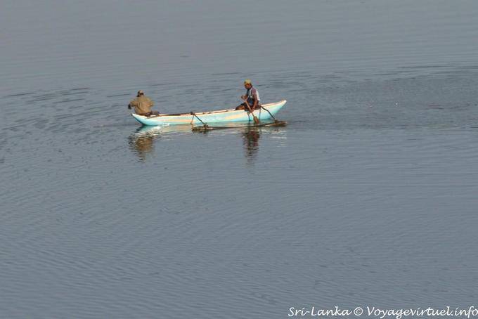 Fishermen in traditional boat, lake Kandalama, Dambulla - Sri Lanka Ceylon