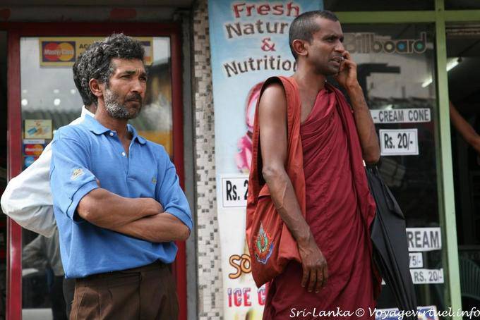 Waiting Mobile Kandy - Sri Lanka Ceylon