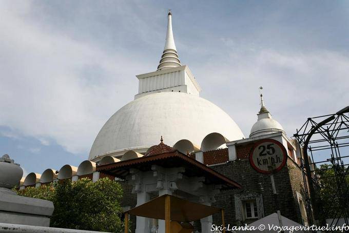 Stupa, or dagoba white, Kandy - Sri Lanka Ceylon