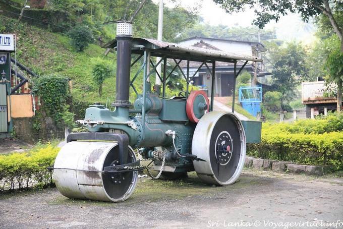 Steam-roller, Colombo Kandy road - Sri Lanka Ceylon