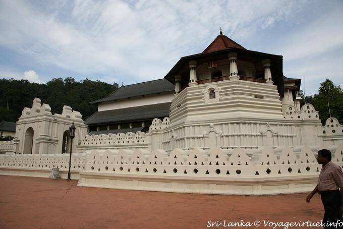 Patthirippua Mahawahalkada and the Temple of the Sacred Tooth, Kandy - Sri Lanka Ceylon