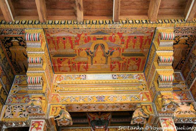 Paintings on wood above the door Pallemale, Dalada Maligawa, Kandy - Sri Lanka Ceylon