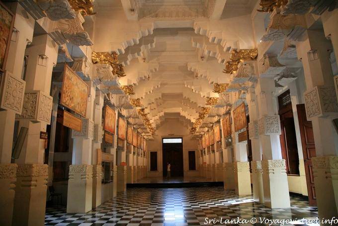 Architecture of the new temple of the Tooth Relic, Dalada Maligawa, Kandy - Sri Lanka Ceylon