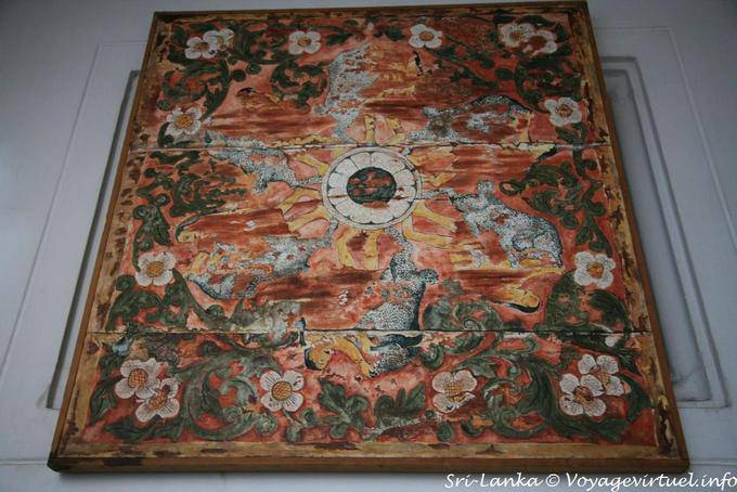 Floral and battle against a carnivorous, table, Temple of the Tooth, Kandy - Sri Lanka Ceylon