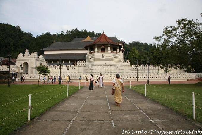 Sri Dalada Maligawa view from the garden, Kandy - Sri Lanka Ceylon