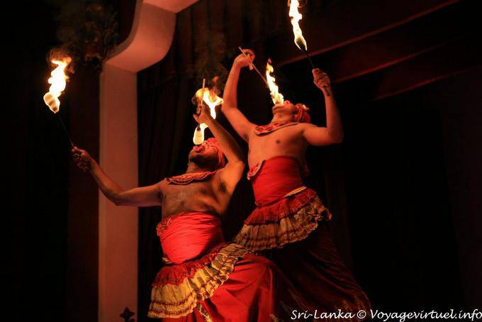 Lined with fire-eaters, jugglers flames, Kandy - Sri Lanka Ceylon