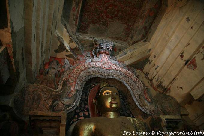 Painted ceiling and arch of the dragon, sitting Buddha Temple Gadaladeniya - Sri Lanka Ceylon