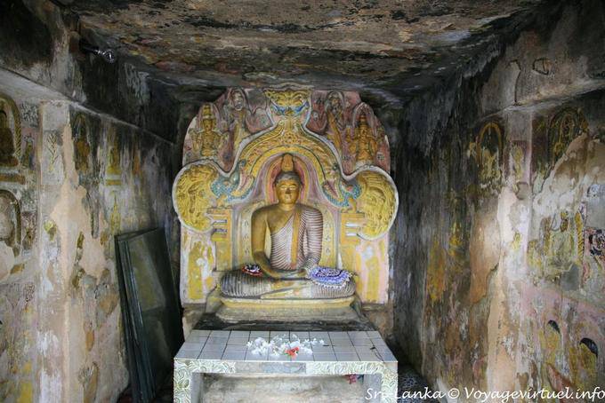Buddha sitting in Annex chapel Gadaladeniya Temple, Pilimathalawa, Kandy - Sri Lanka Ceylon