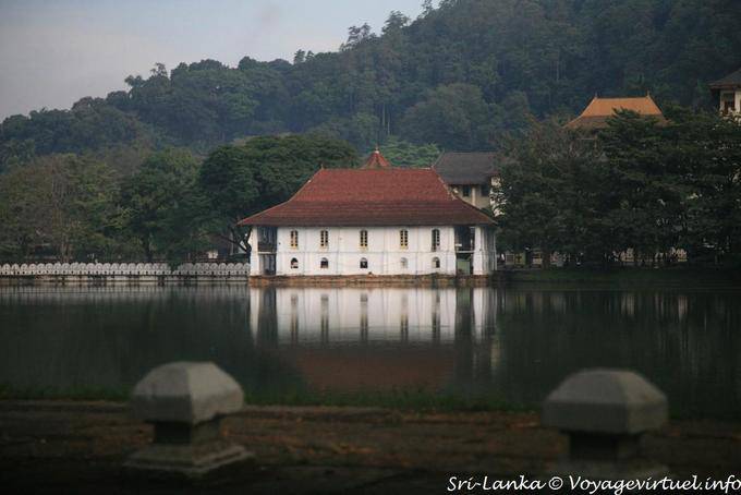 Pavilion Queen suite at the lake in Kandy - Sri Lanka Ceylon