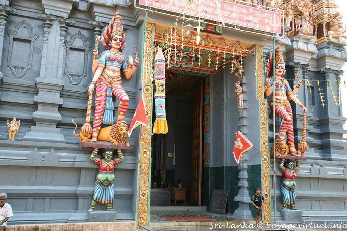 Goddesses protègeant entry under the kovil, Tamil temple, Matale - Sri Lanka Ceylon