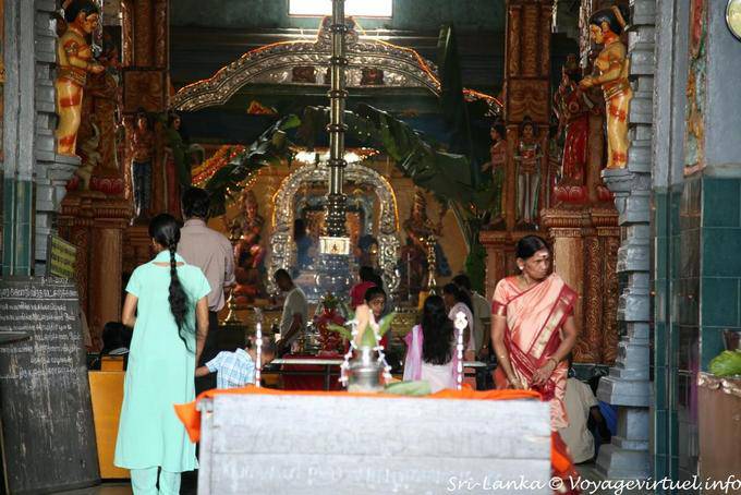 Overview inside the mandapa, Sri Muthumariamman Devasthanam, Matale - Sri Lanka Ceylon