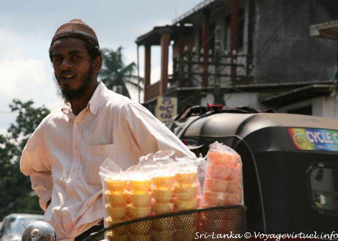 The ice cream parlor at the Hindu temple, Matale - Sri Lanka Ceylon