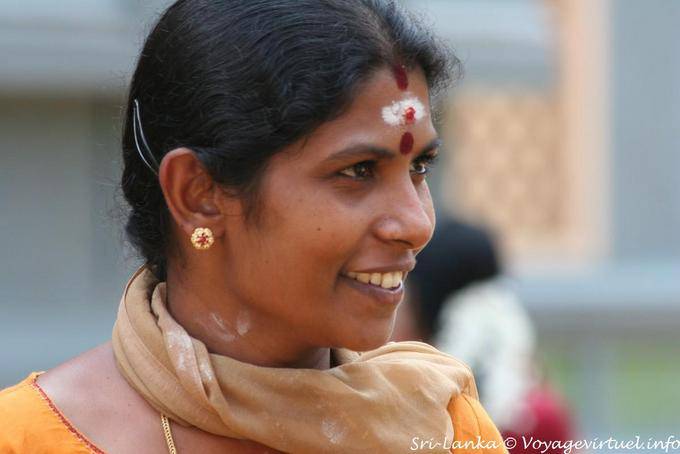 Bindi and 3rd eye on the forehead, Sri Muthumariamman Thevasthanam, Matale - Sri Lanka Ceylon