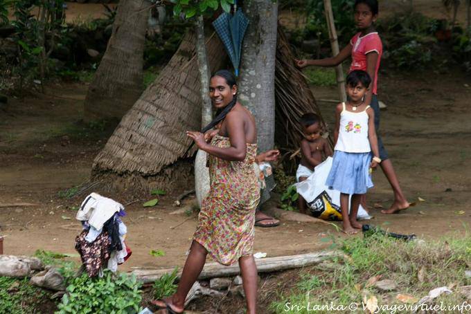 Woman coming out of the bath, Medirigiriya road - Sri Lanka Ceylon