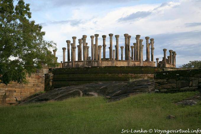 The Palace on the rock, Temple Medirigiriya - Sri Lanka Ceylon