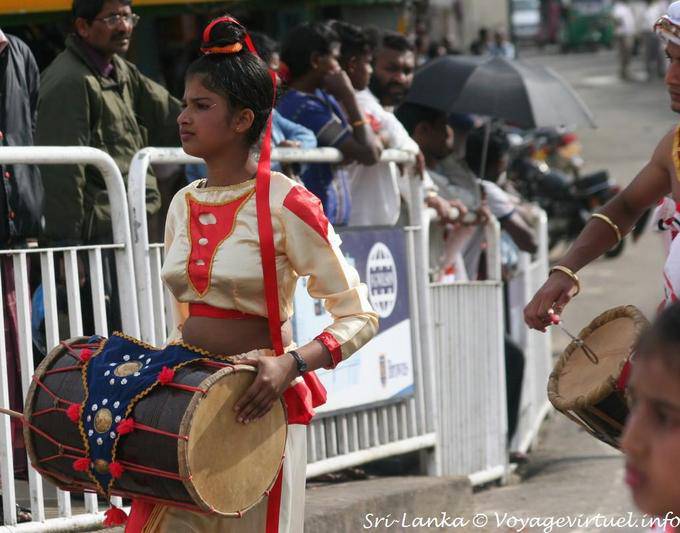 Young woman with drum parade in Nuwara Eliya - Sri Lanka Ceylon